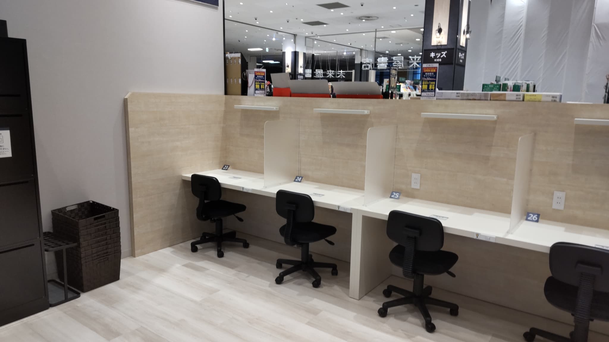 MIRAIYA Bookmark Lounge津田沼店