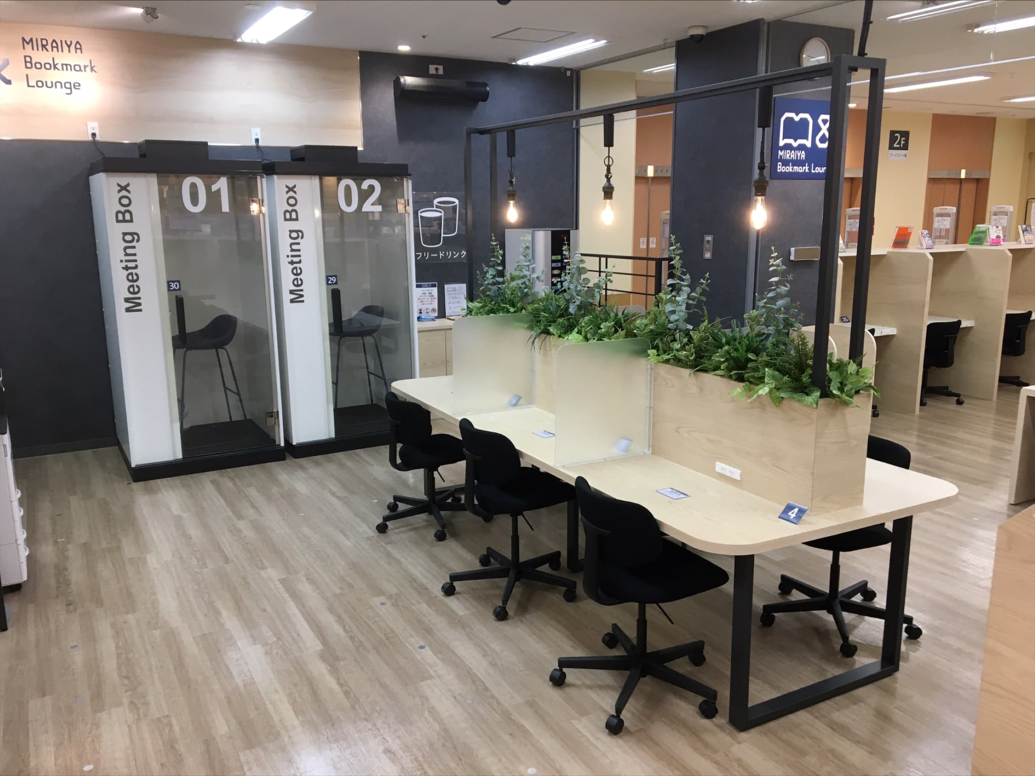 MIRAIYA Bookmark Lounge市川妙典店
