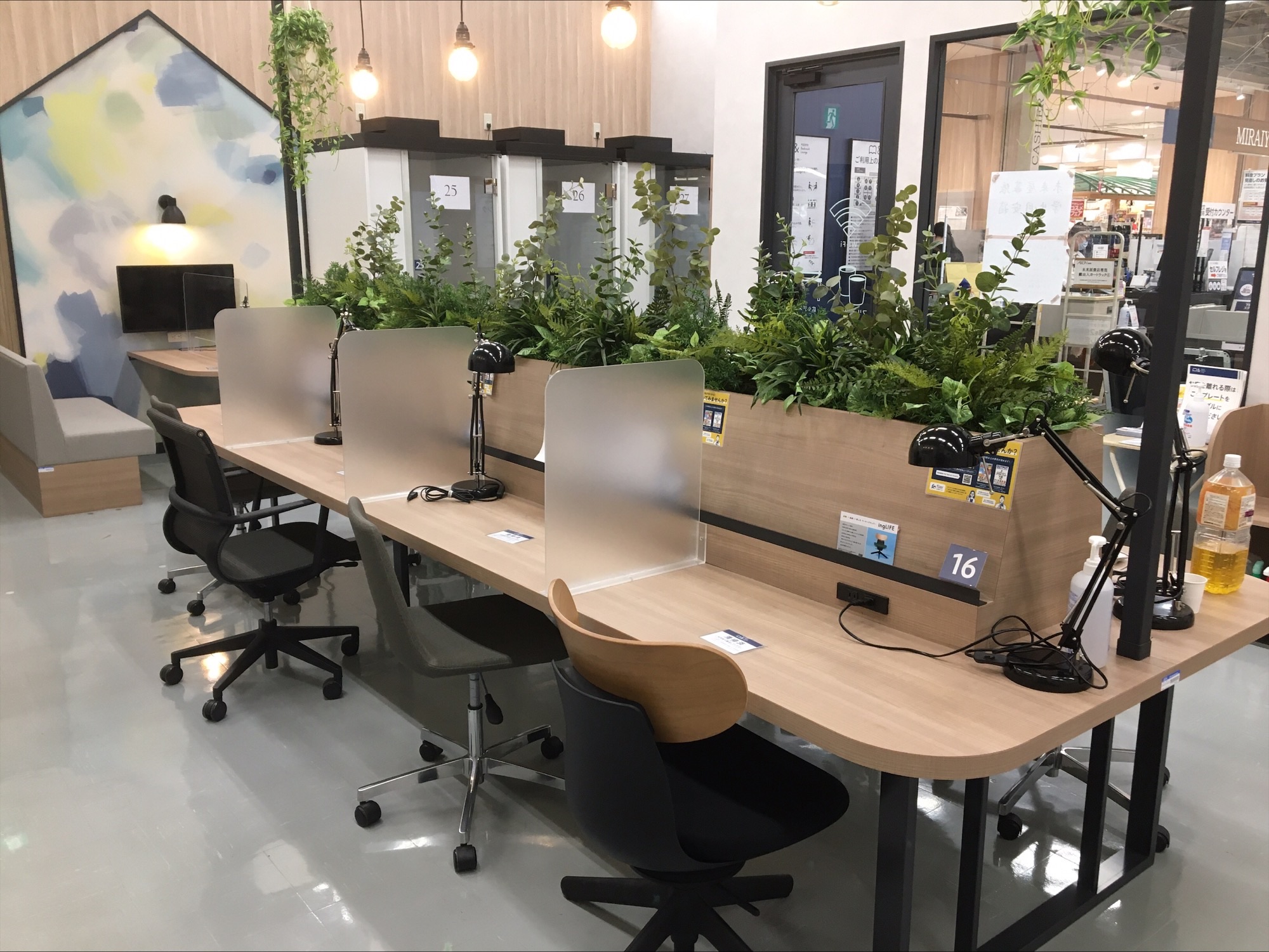 MIRAIYA Bookmark Lounge幕張店