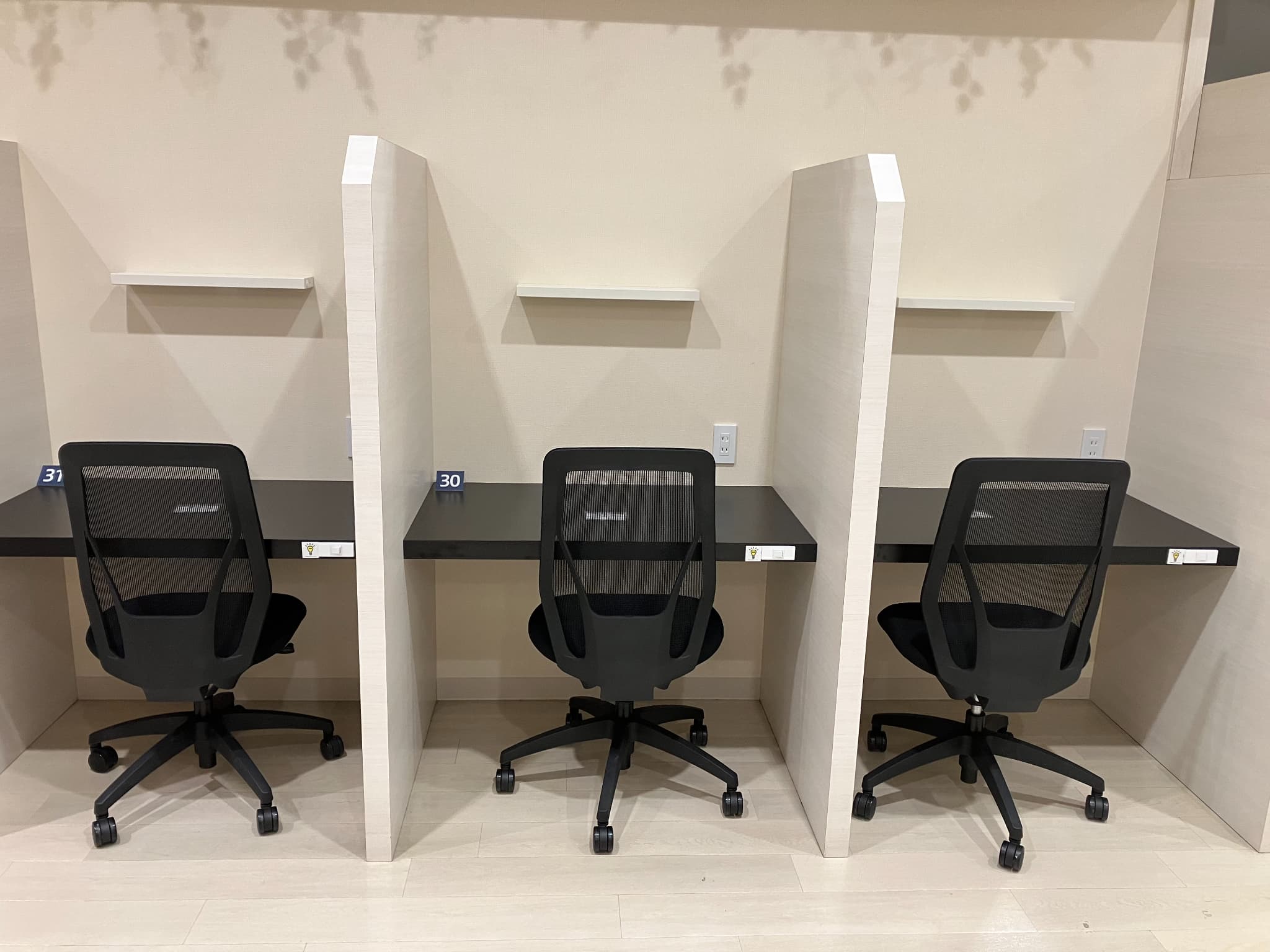 MIRAIYA Bookmark Lounge福津店