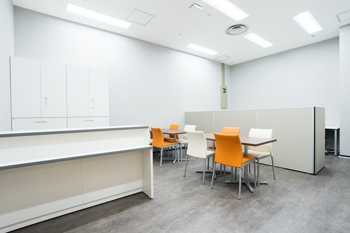 大宮西口アントレサロン1号館