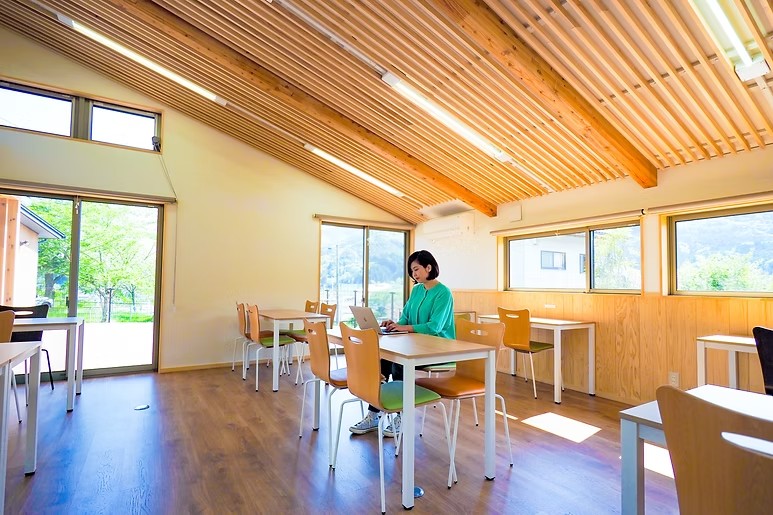 「仕事と学び複合施設イコウェルすみた」共用棟